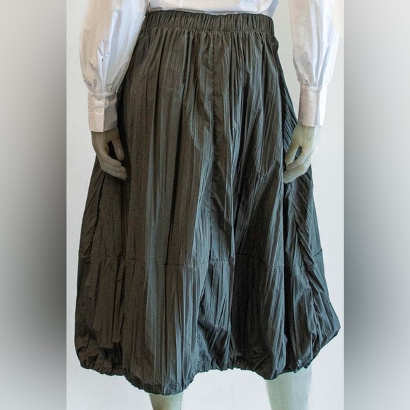 KOZAN Astrid Crinkle Zip Up Midi Skirt in Olive Green Size...